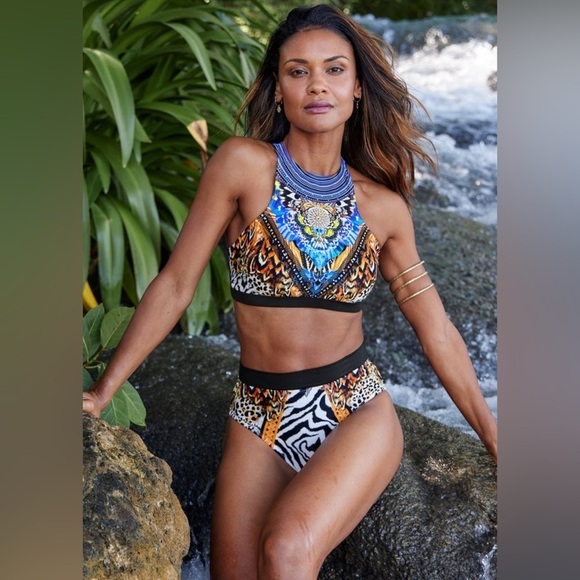 VENUS Other - VENUS White, Black and Blue Graphic Animal print Bikini Top size 4 NWOT